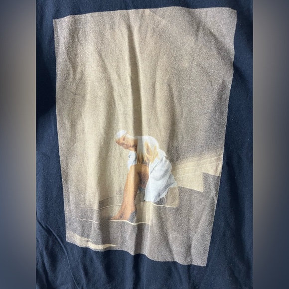 Ariana Grande black t-shirt - Picture 3 of 5